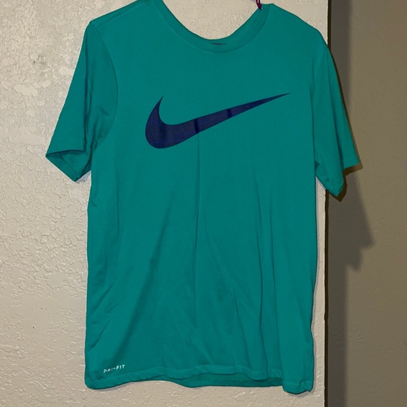 Mens green nike shirt - Picture 1 of 3
